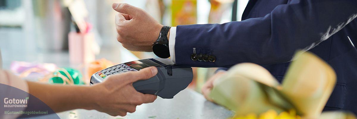 Aplikacje smartwatch – jak za zakupy zapłacić zegarkiem?