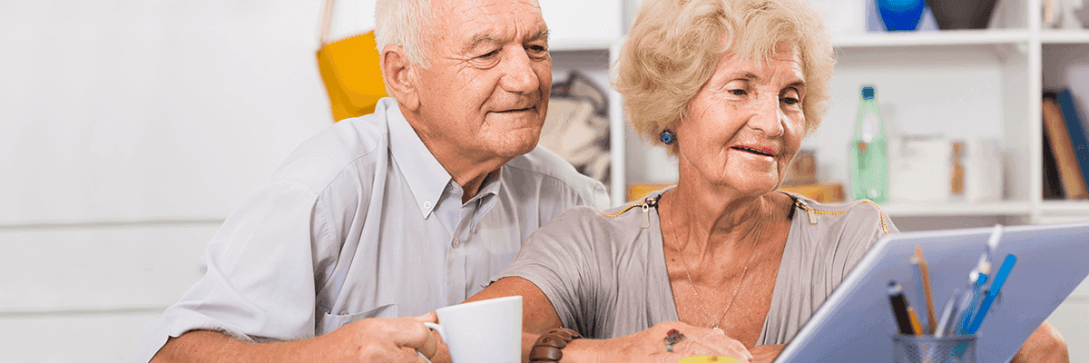 Senior w sieci – jak zadbać o jego bezpieczeństwo?