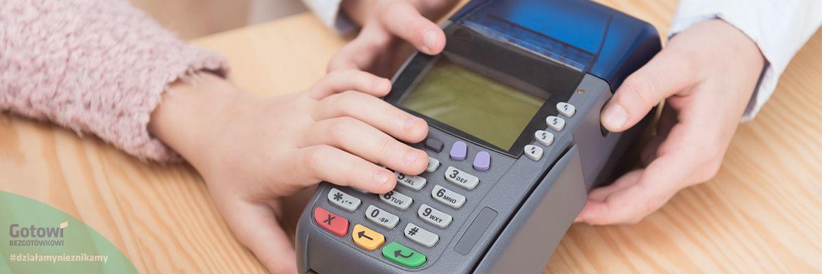 Karta płatnicza dla dziecka – tak czy nie?