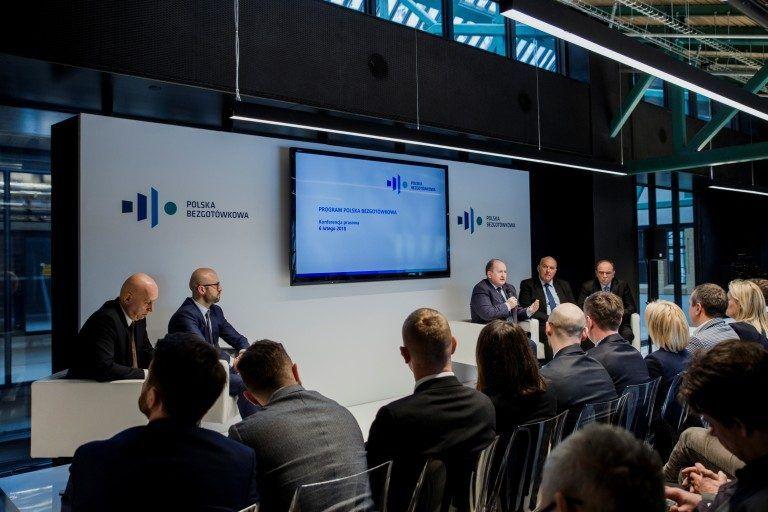 Fundacja Polska Bezgotówkowa zachęca przedsiębiorców do korzystania z bezpłatnych terminali płatniczych