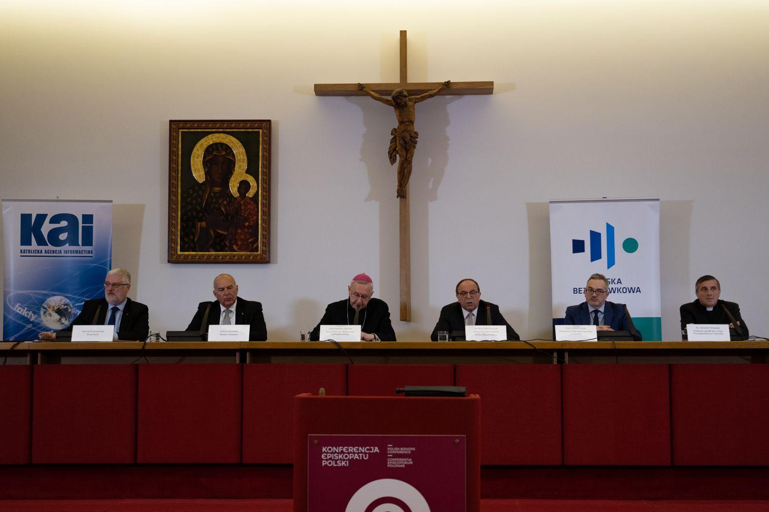 Transakcje bezgotówkowe w Kościele – czy to możliwe?